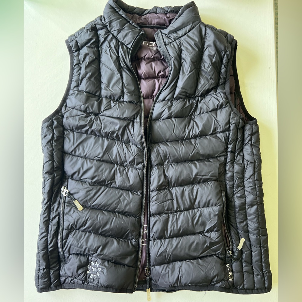 Tumi Pax Two-in-One Vest and Travel Pillow